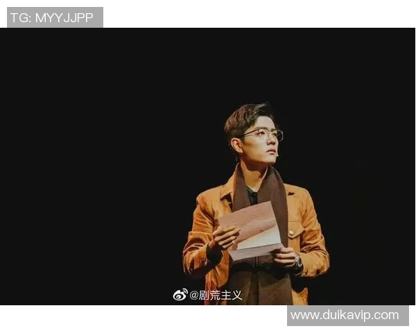 楚门的篮球明星如何在真实与虚幻之间找到自我与梦想的平衡